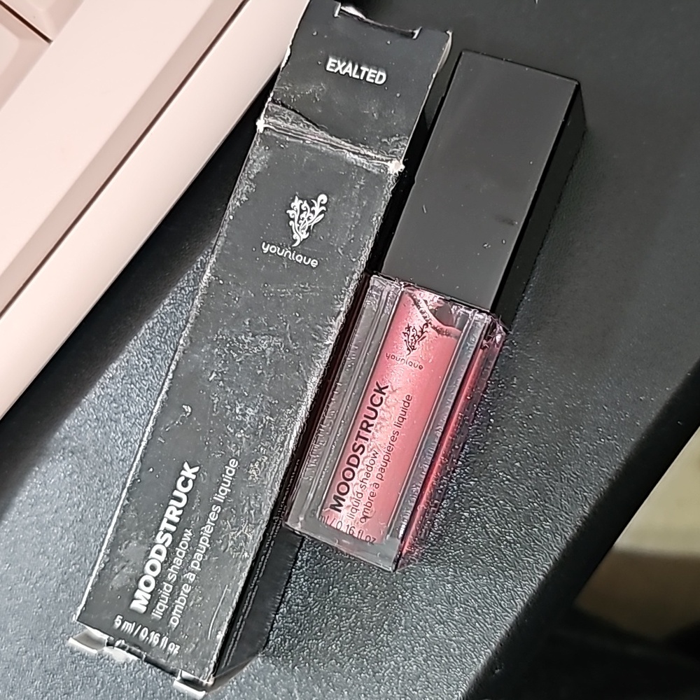 Moodstruck liquid shadow